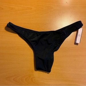 Brand new Itsy Victoria Secret Bikini Bottom, size small.